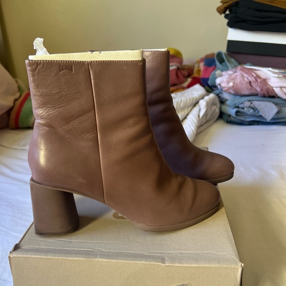 Camper Boots - Picture 2 of 5